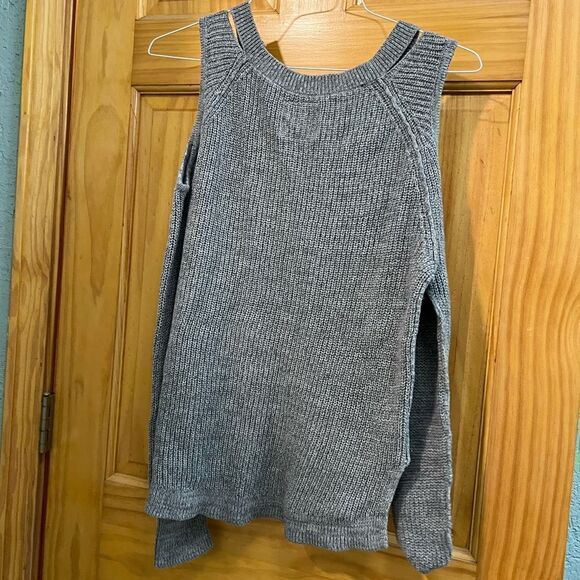 Hollister cold shoulder gray sweater size medium - Picture 4 of 5